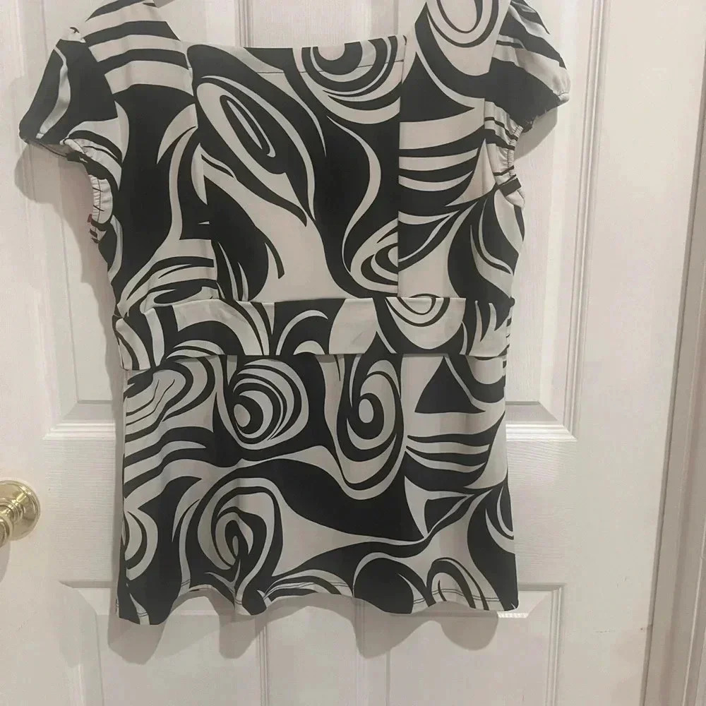 Inc international concept black and white shirt sleeve top sz lg b16/05-23